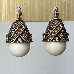 Heidi Daus Hugger Vintage/unworn Swarovski crystals pierced earrings